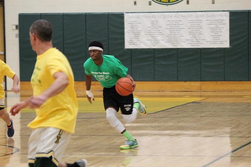 SENIOR DESHON BELL dribbles down the court during the Hoops for Hope game.