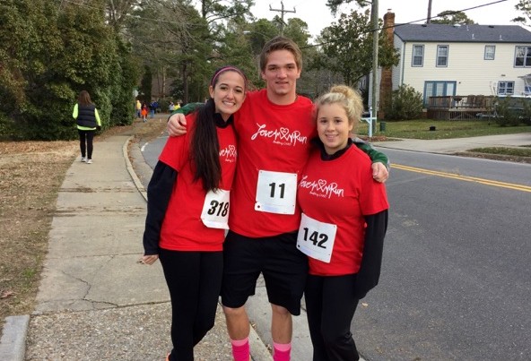 SENIORS RAYNA TRINADAD, Chris Altekruse, and Lauren Harris pose for a picture before they run three miles.