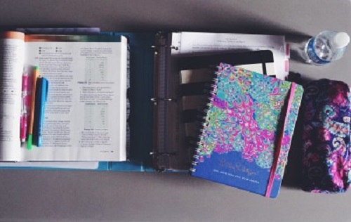 STUDENTS STAY ORGANIZED as their school work becomes more challenging during Junior year. 
