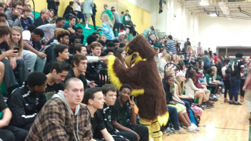 STUDENTS PREPARE FOR the Winter Pep Rally to begin