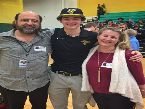 SENIOR ANDREW TEIXEIRA posing with parents at national signing day.