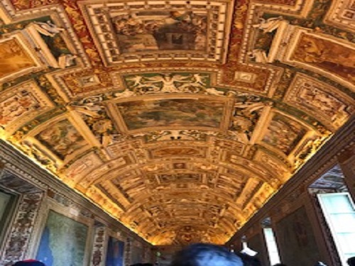 OPERATION SMILE CLUB students took a tour around the Vatican Museum exploring history.