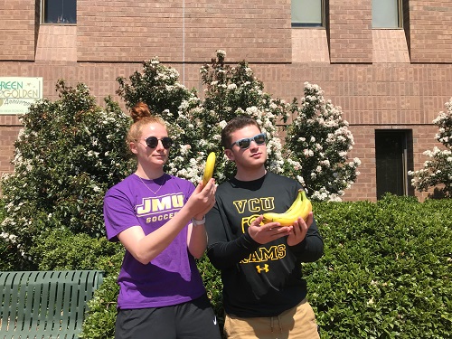 SENIORS MADELINE ARNDT and Josh Sissel pose with bananas for winning class clown for the senior superlatives.