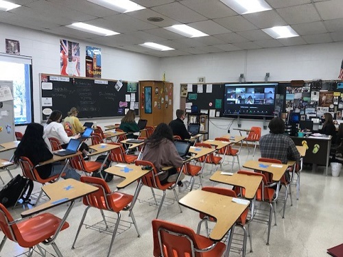 FIRST BLOCK JOURNALISM students socially distance during class, while virtual students are live on screen. Students are becoming more  adjusted to the new rules and regulations that have been put in place as safety precautions. 
