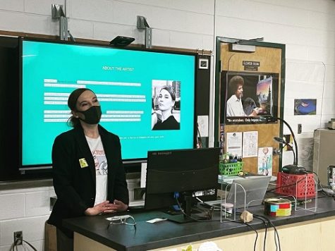 ARTIST AGNES GROCHULSKA gives insight into her career as an artist while speaking to one of the schools Art Foundations classes. Grochulska gave students insight into pieces from her personal portfolio, her career, and her life.
