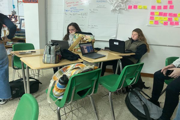 YEARBOOK STAFF JUNIOR editors River Aman and Ashytyn Ricks concentrate on their Chromebooks in order to perfect their spreads. Both girls have been on the yearbook staff for two years.