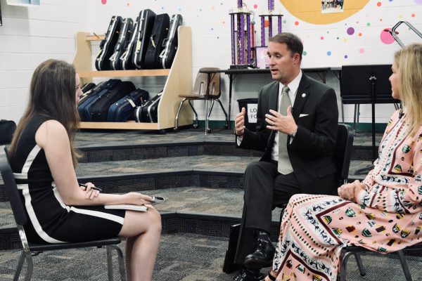 ATTORNEY GENERAL MIYARES and First Lady of Virginia Suzanne Youngkin spoke to Falcon Press Editor-in-Chief Samantha Radford (left) before the informational meeting began. Both discussed the importance of fentanyl and its effects.