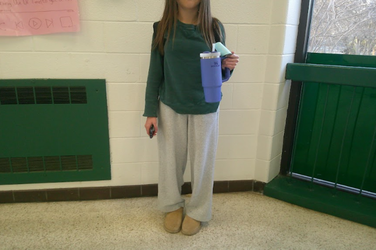 FRESHMAN CLAIRE RADFORDDFORD heads to class with her fashionable Stanley and cozy UGG slippers. She is also sporting wide leg sweatpants, which are a popular fashion trend in the colder months.